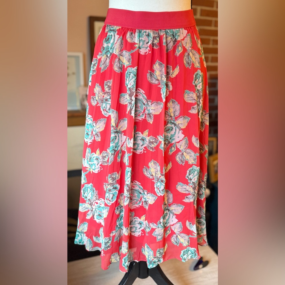 Soprano Nordstrom Pleated Red with Blue Floral Pleated Midi Skirt - Size Large